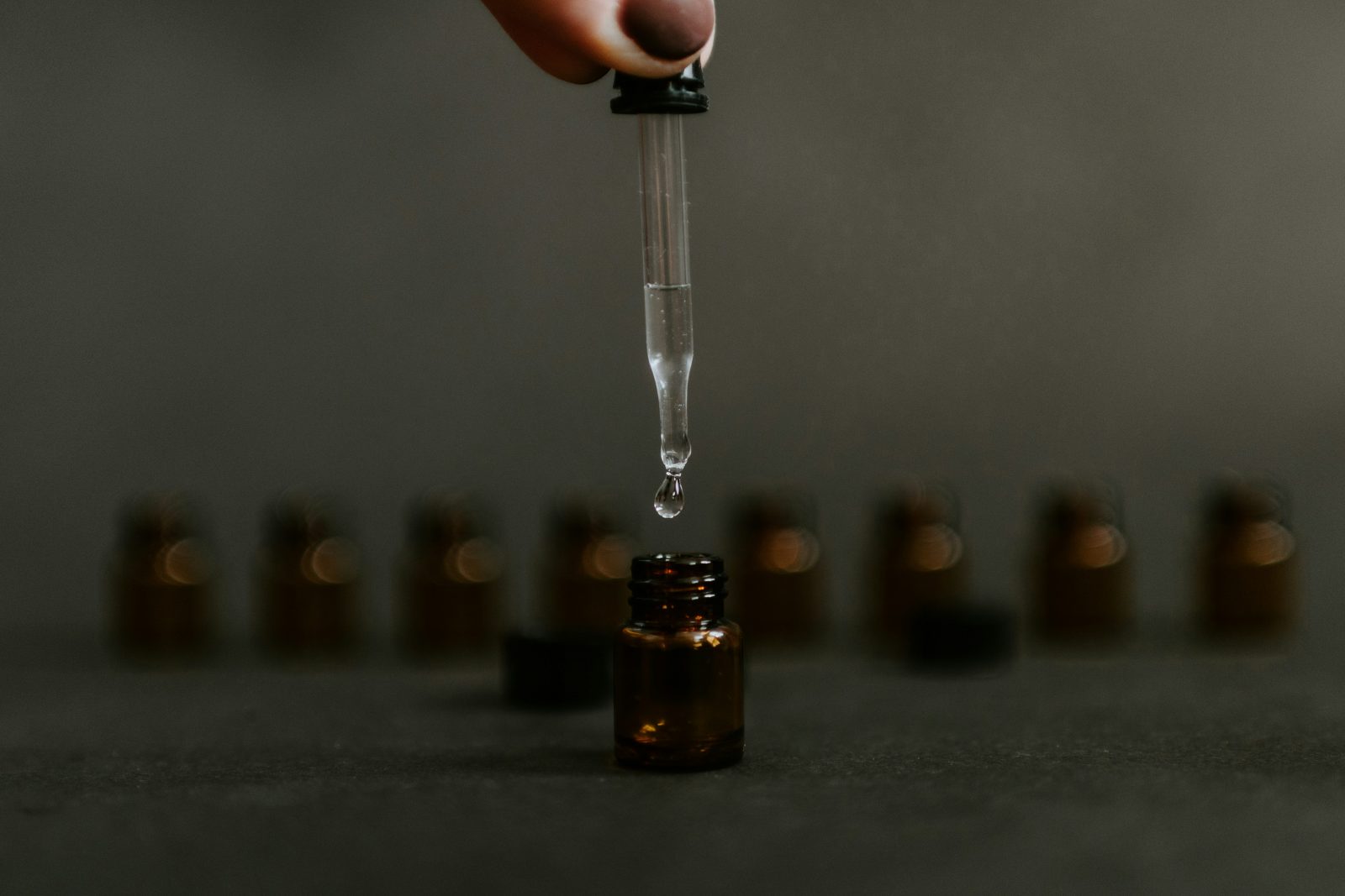 Tămâie în carii și uleiuri magice în loc de Nurofen? Mituri, adevăruri și siguranță în stomatologie